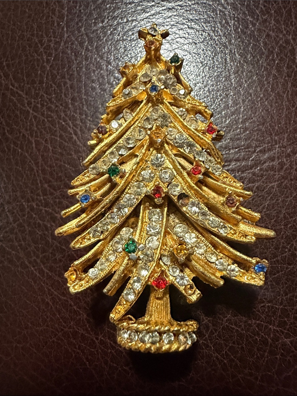 Adorable vintage Christmas tree pin